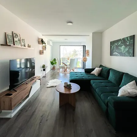 Lägenhet Chill Panorama Apartman *